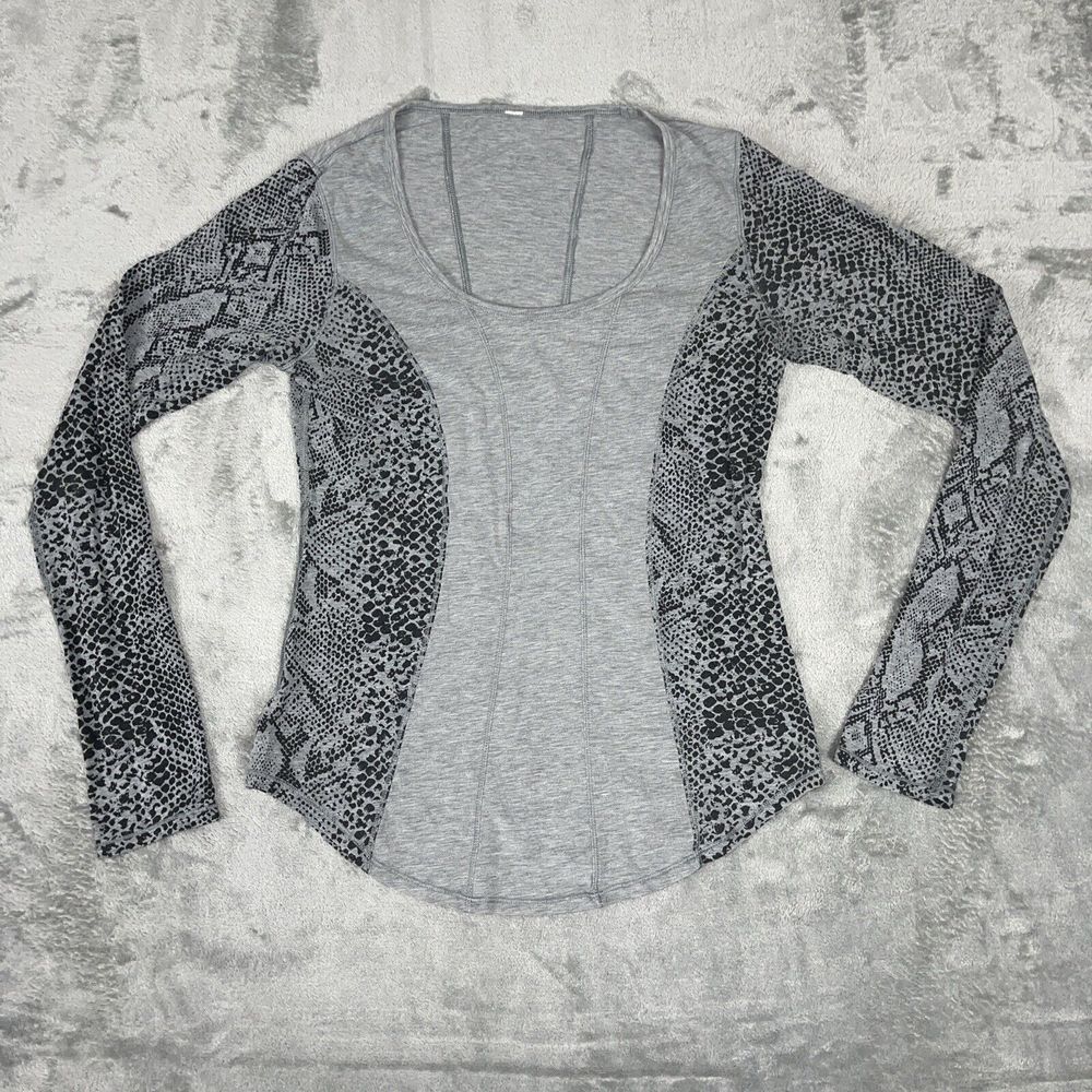 Lululemon SIZE 6 Between the Lines long sleeve top snake print gray blouse *read